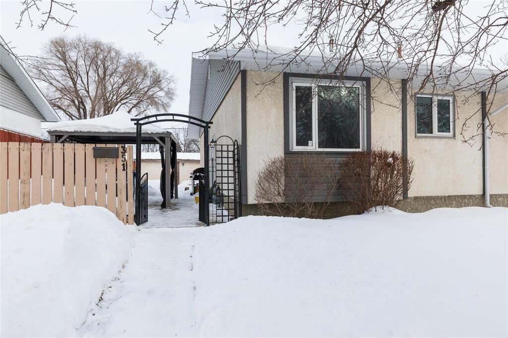 Property Photo:  351 Thom Avenue East  MB R2C 1A3 