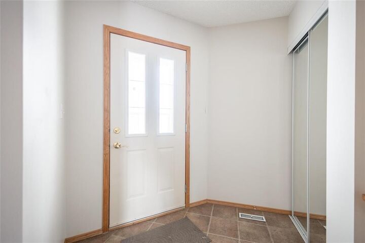 Property Photo:  420 John Forsyth Road  MB R2N 4M8 