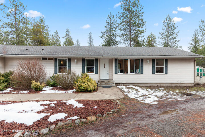 Property Photo:  32053 N Red Dell Loop  ID 83801 