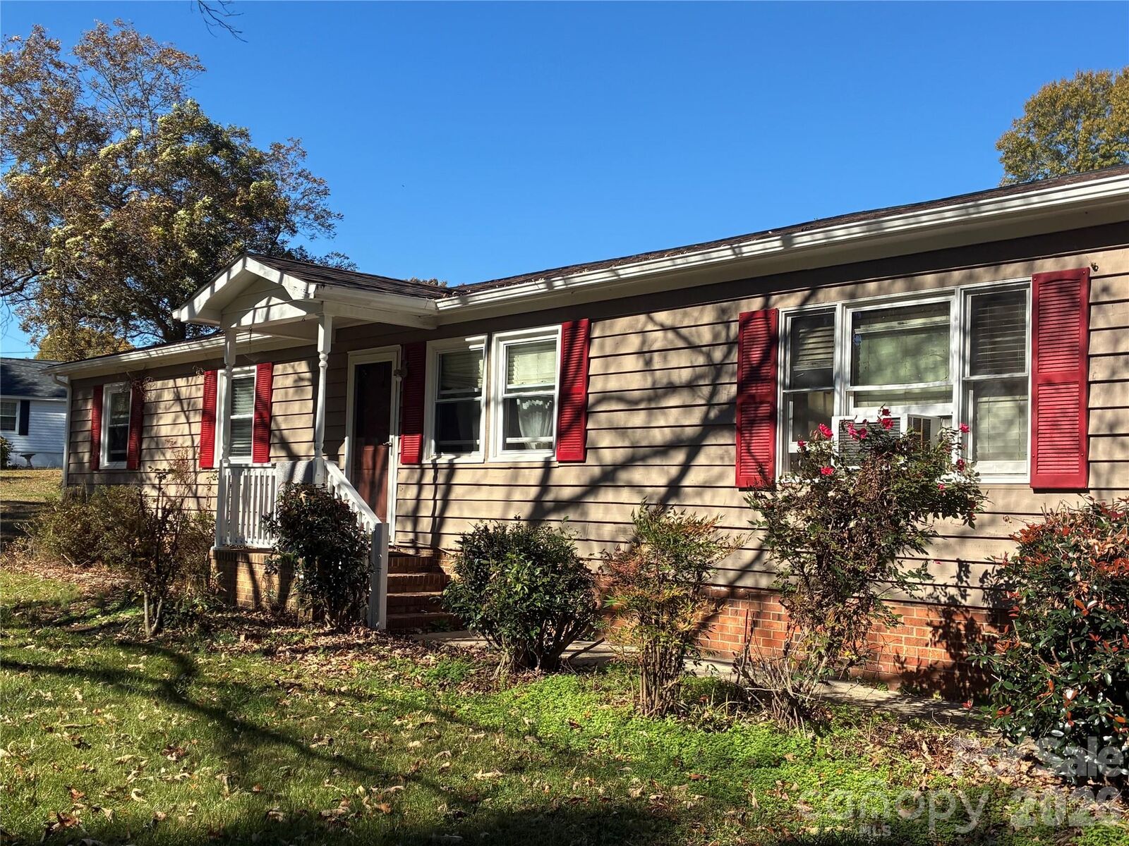 Property Photo:  1504 Hunsinger Avenue  NC 28052 