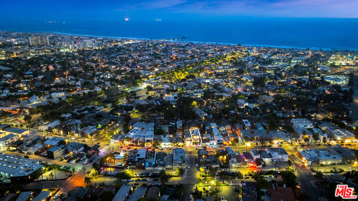 Property Photo:  1430 Abbot Kinney Blvd  CA 90291 