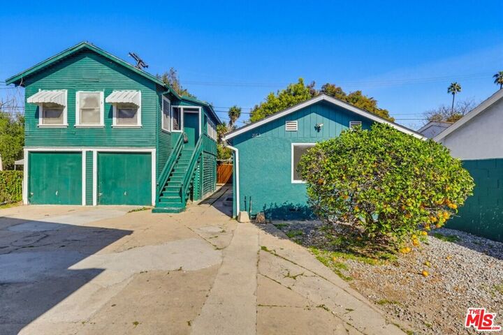 Property Photo:  2163 W 27th St  CA 90018 