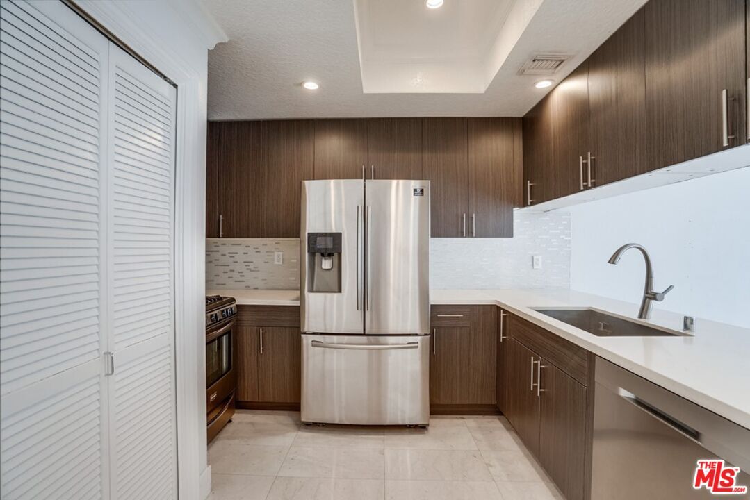 Property Photo:  1034 S Shenandoah St  CA 90035 