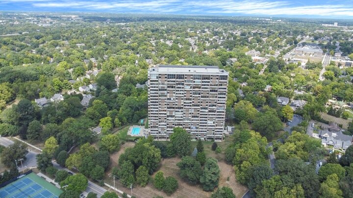 Property Photo:  1000 Urlin Avenue  OH 43212 