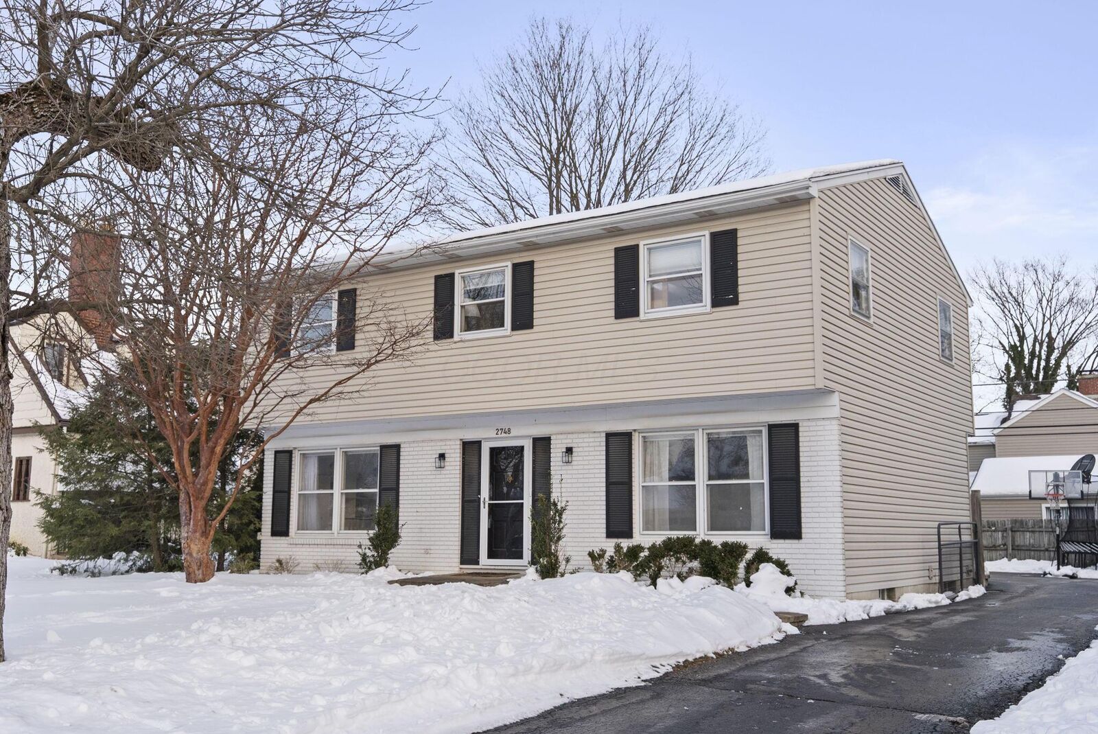 Property Photo:  2748 Tremont Road  OH 43221 