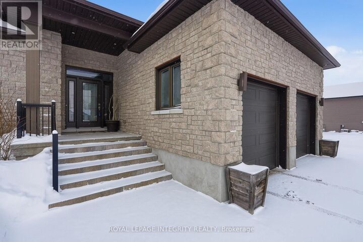 Property Photo:  251 Rue Des Violettes Street  ON K0A 2A0 