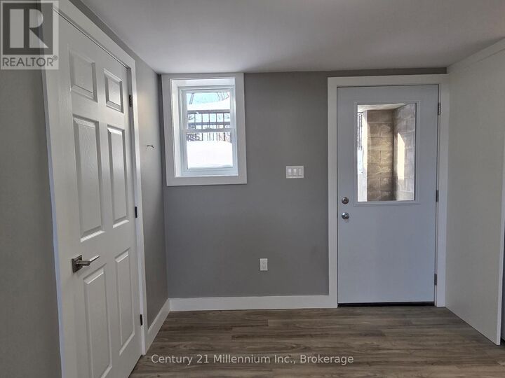 Property Photo:  398 Kingsway Street East Unit 2  ON N2Z 1W3 