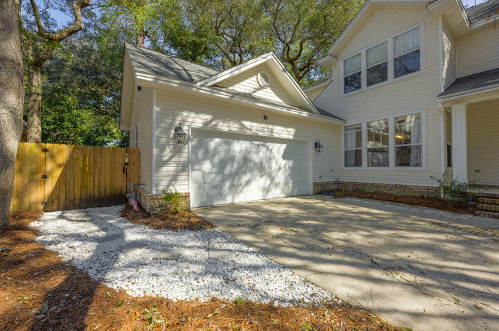 Property Photo:  1723 Lilaberry Lane  FL 32578 