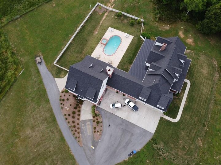 Property Photo: 31 Duck Pond Road GA 30170