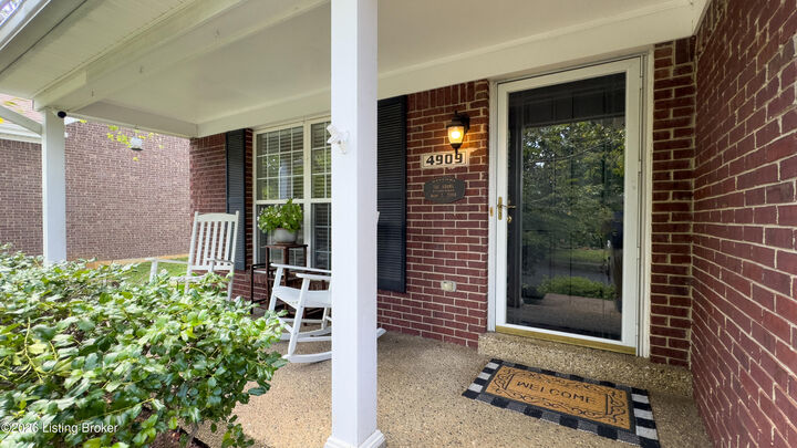 Property Photo:  4909 Oakbrook Dr  KY 40245 