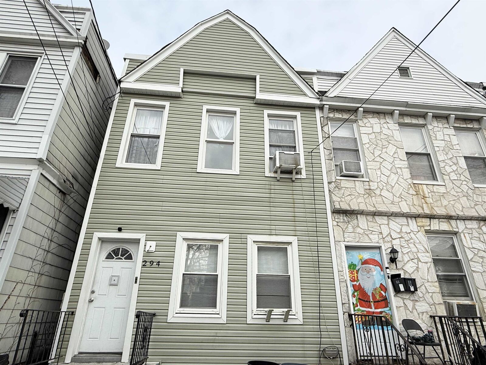 Property Photo:  294 Virginia Ave 1  NJ 07304 