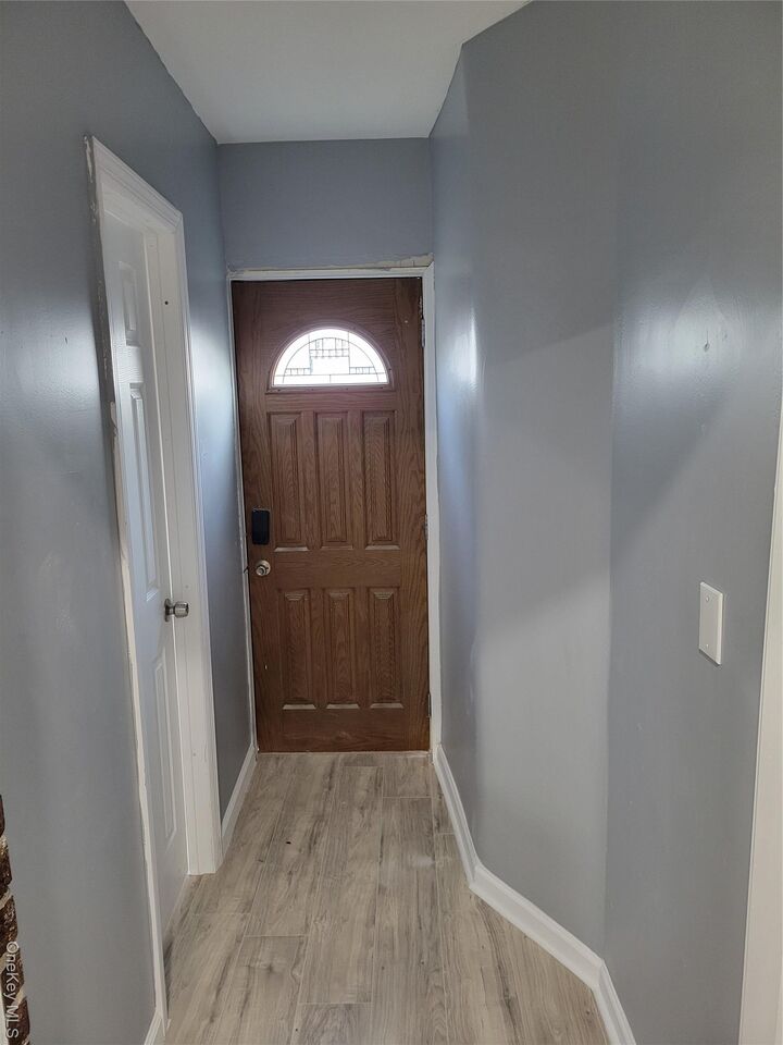 Property Photo:  871 Throgsneck Expressway Expressway 1st Floor  NY 10465 