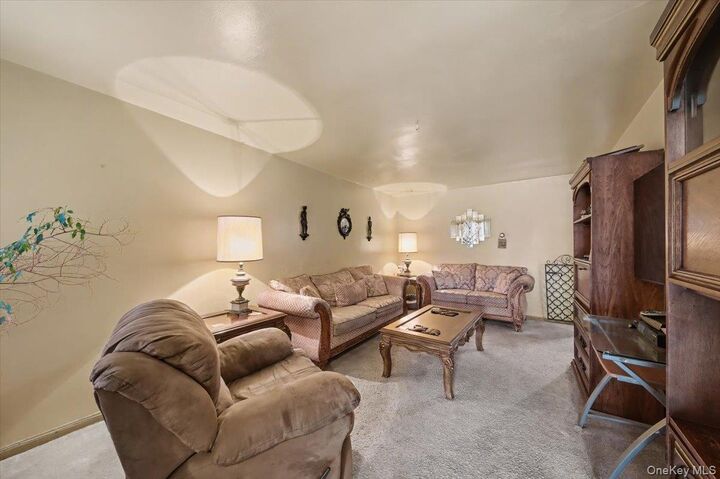 Property Photo:  2715 Dewitt Place  NY 10469 