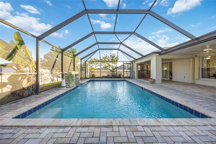 Property Photo:  925 NE 4th Avenue  FL 33909 