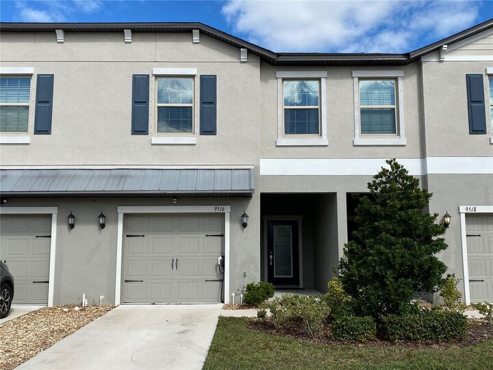 Property Photo:  9516 Pembrooke Pines Drive  FL 33573 