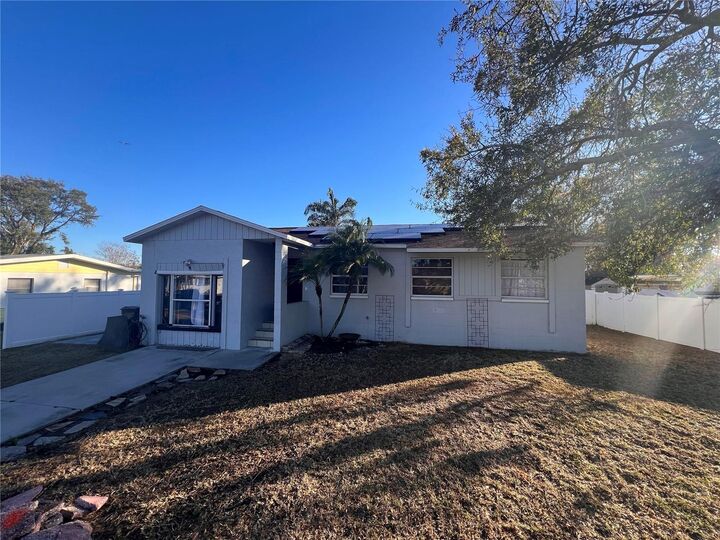 Property Photo:  520 Fairhope Drive  FL 33572 