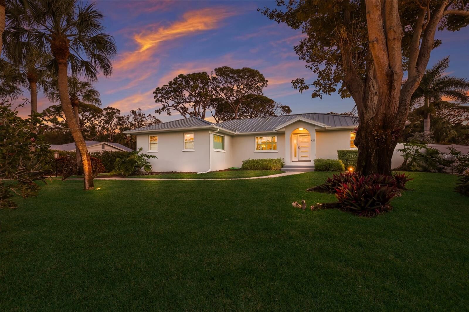 Property Photo:  428 Sapphire Drive  FL 34234 