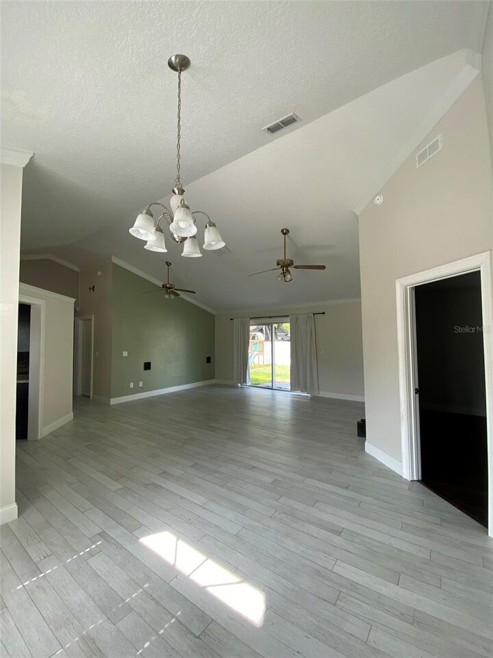 Property Photo:  1419 Spring Ridge Drive  FL 34787 