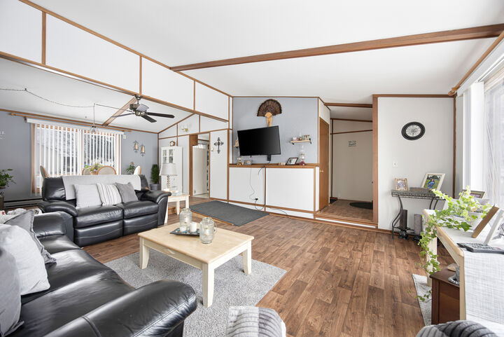 Property Photo:  404 S Stott Street  IL 60135 