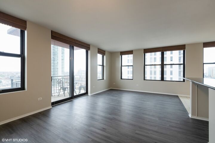 Property Photo:  330 N Jefferson Street 1408  IL 60661 