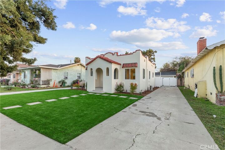 Property Photo:  1330 E 56th  CA 90805 