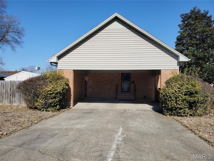 Property Photo: 100 N Clayton Street MO 63834