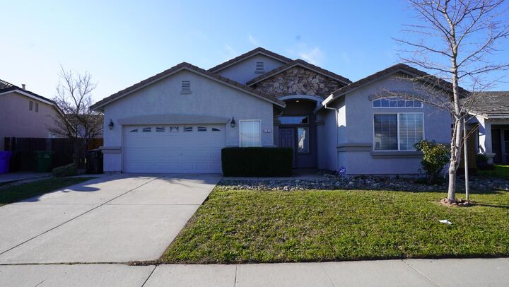 Property Photo:  8495 Zinnia Way  CA 95624 