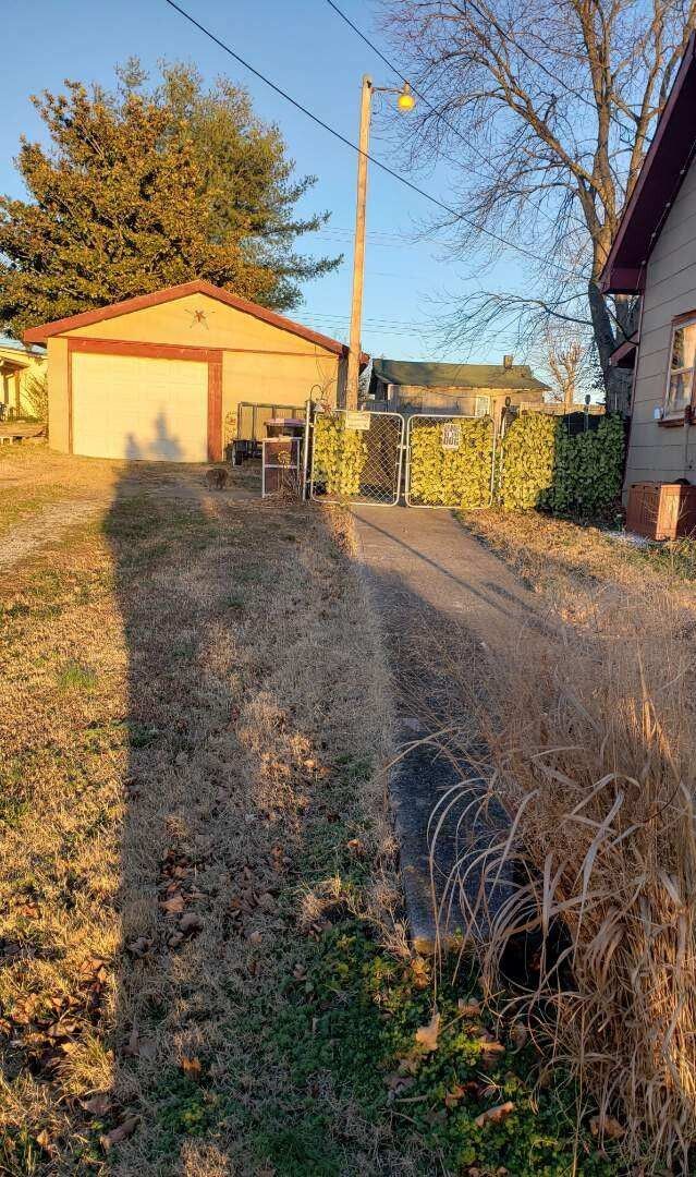 Property Photo:  2461 Old Greenbrier Pike  TN 37073 