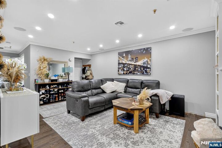 Property Photo:  20 McChesney Court 1720  NJ 07052 