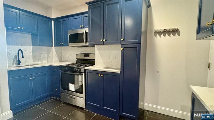 Property Photo:  17 Cleveland Avenue 3  NJ 07029 