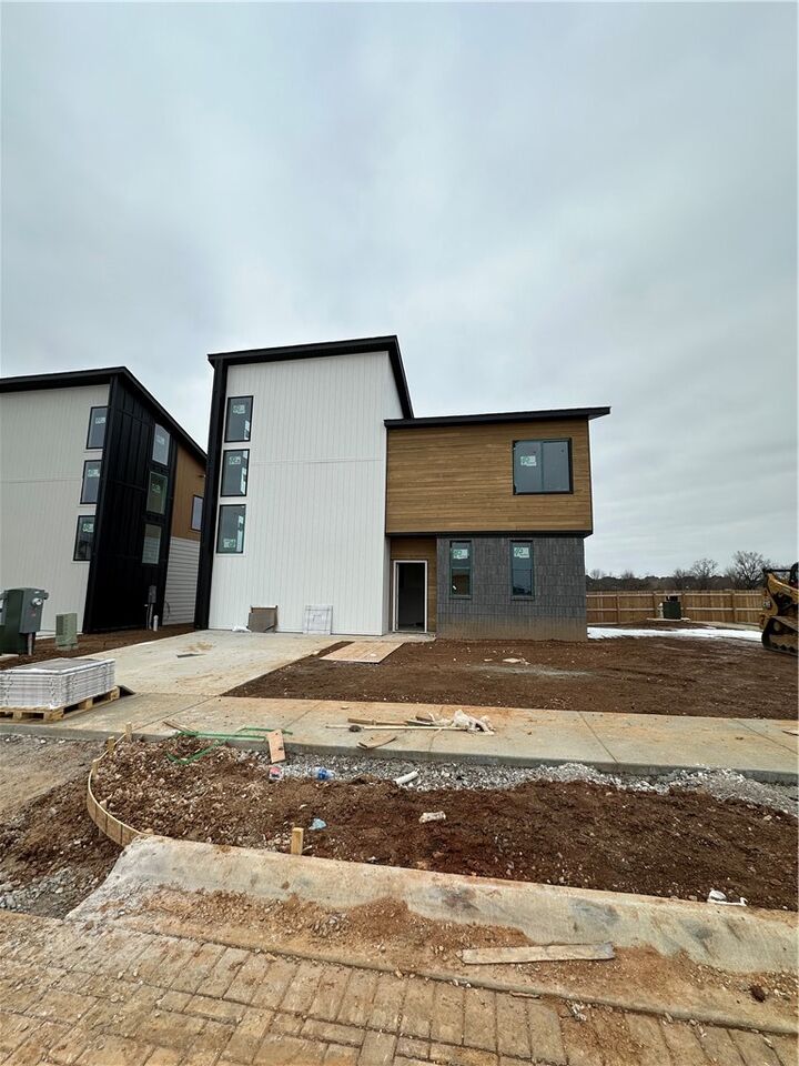 Property Photo:  2400 S 27th Street  AR 72758 