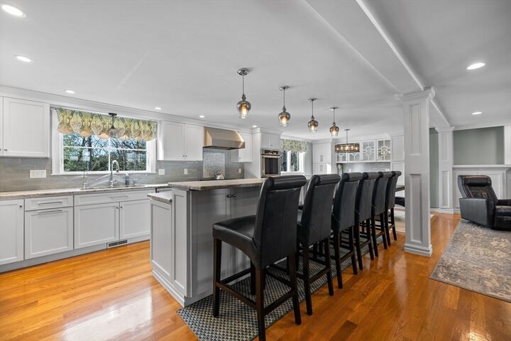 Property Photo:  10 Hawthorne Rd  MA 01890 