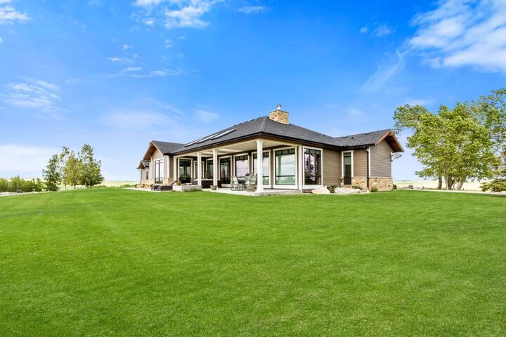 Property Photo:  285065 Symons Valley Road  AB T0M 1L0 