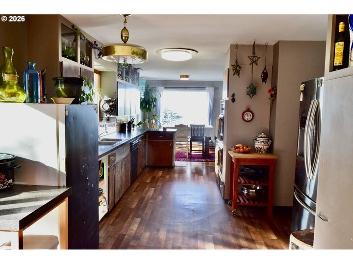 Property Photo: 29135 Ellensburg Ave OR 97444