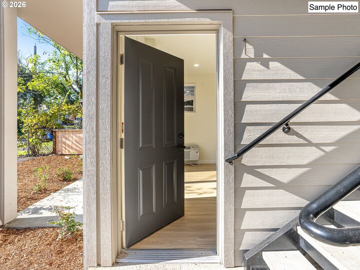 Property Photo:  6115 NE Multnomah St 2  OR 97213 