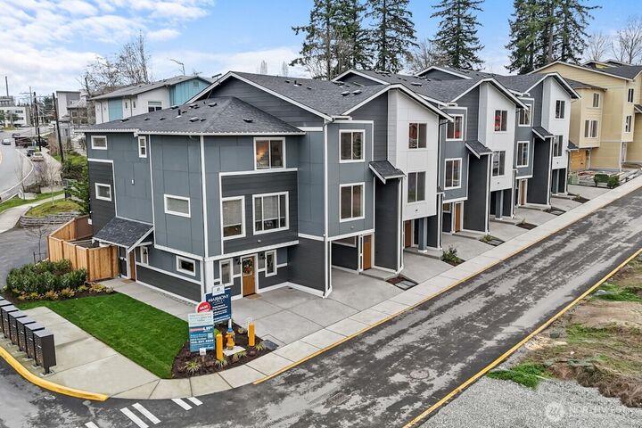 Property Photo:  16823  Alder Way G2  WA 98037 