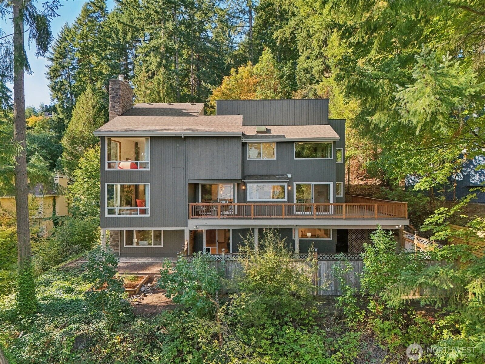 Property Photo:  411 W Lake Sammamish Parkway NE  WA 98008 