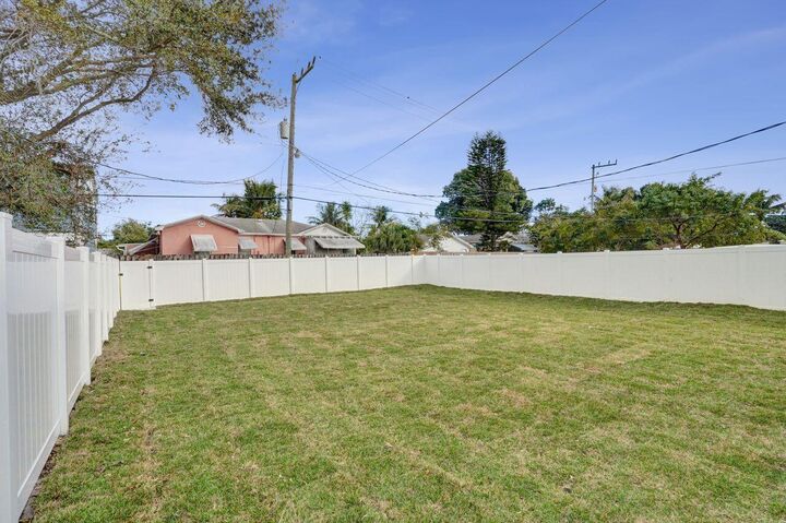 Property Photo:  229 SW 1st Avenue  FL 33444 