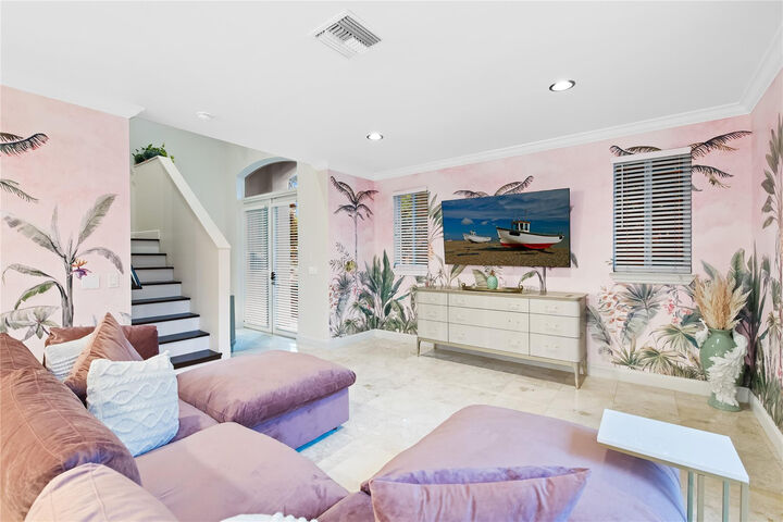 Property Photo:  1703 NE 11th Street 1703  FL 33304 