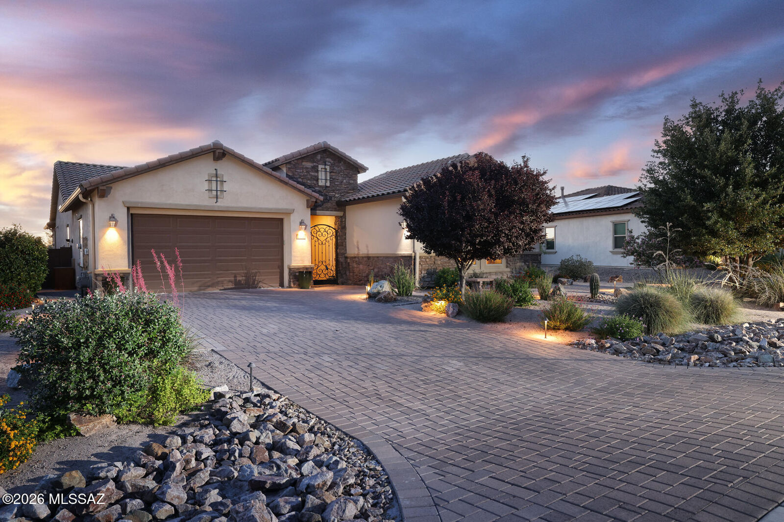 Property Photo:  2431 Wychwood Court  AZ 85749 