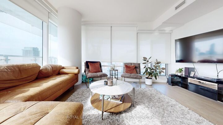 Property Photo:  1 Bloor Street E 4406  ON M4W 0A8 
