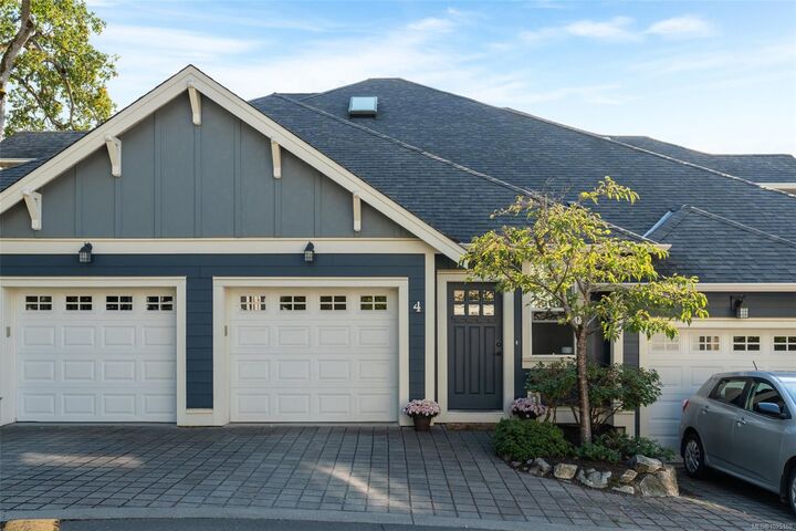 Property Photo:  4583 Wilkinson Rd 4  BC V8Z 5C3 