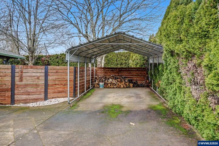 Property Photo:  4935 Centurian Ct S  OR 97302 