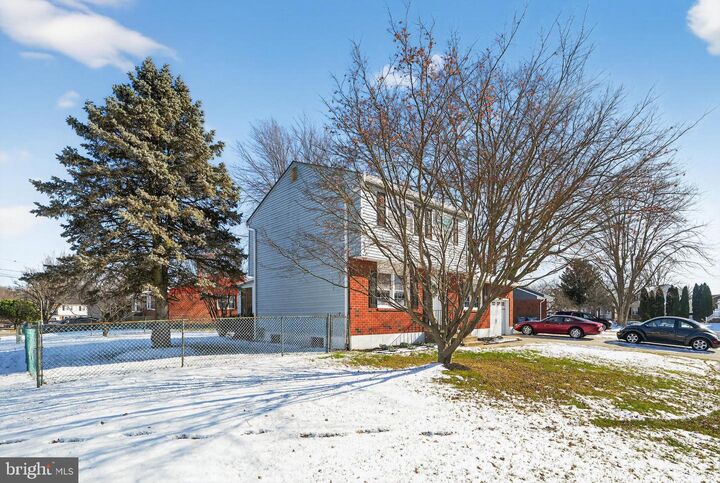 Property Photo:  2 Rivanna Road  DE 19720 