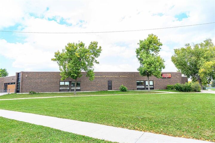 Property Photo:  1525 Chancellor Drive  MB R3T 4G1 