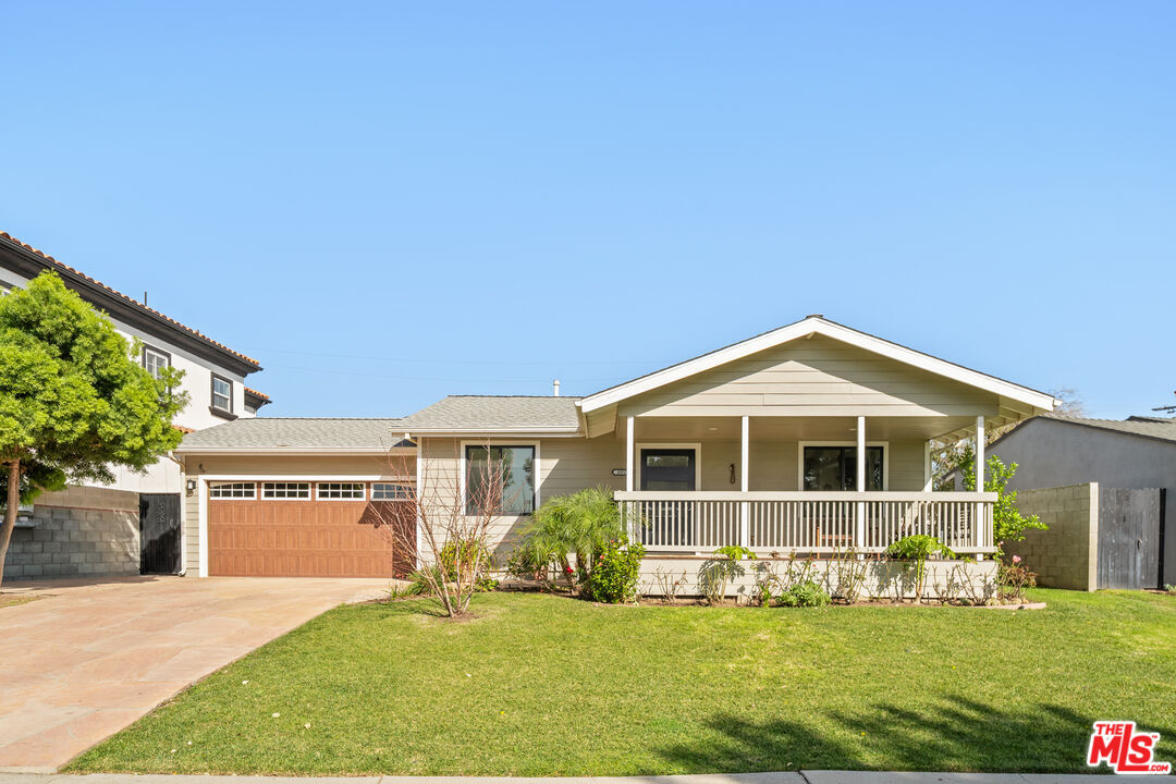 Property Photo:  8912 Yorktown Ave  CA 90045 