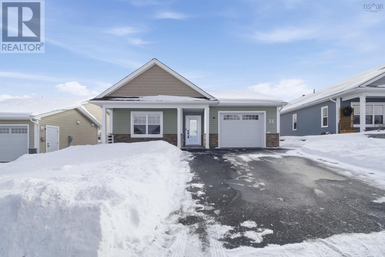 Property Photo:  35 Elizabeth Avenue  NS B0N 2T0 