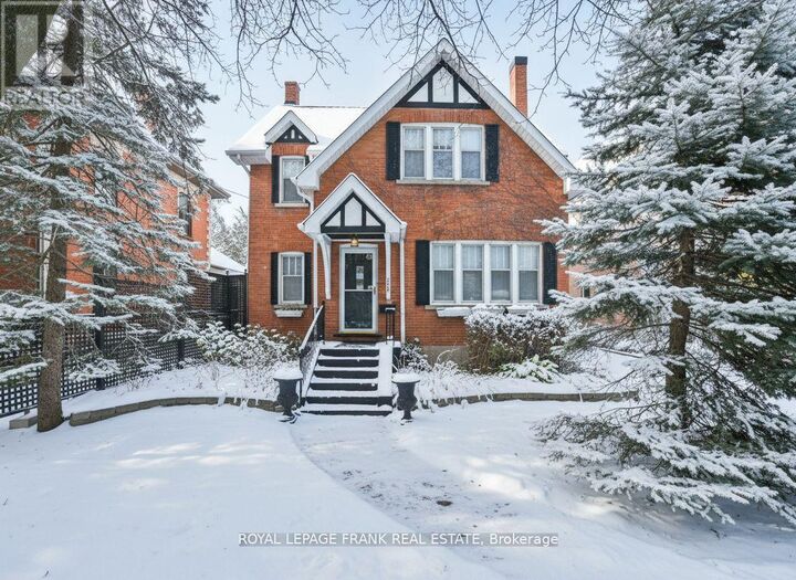 Property Photo:  76 Bond Street West  ON K9V 3R4 