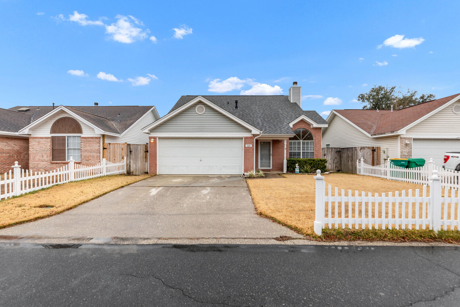 Property Photo: 928 Village Lane FL 32547