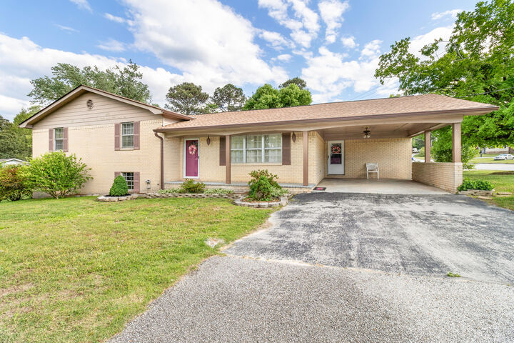 Property Photo:  2010 Falcon Lane SE  TN 37323 